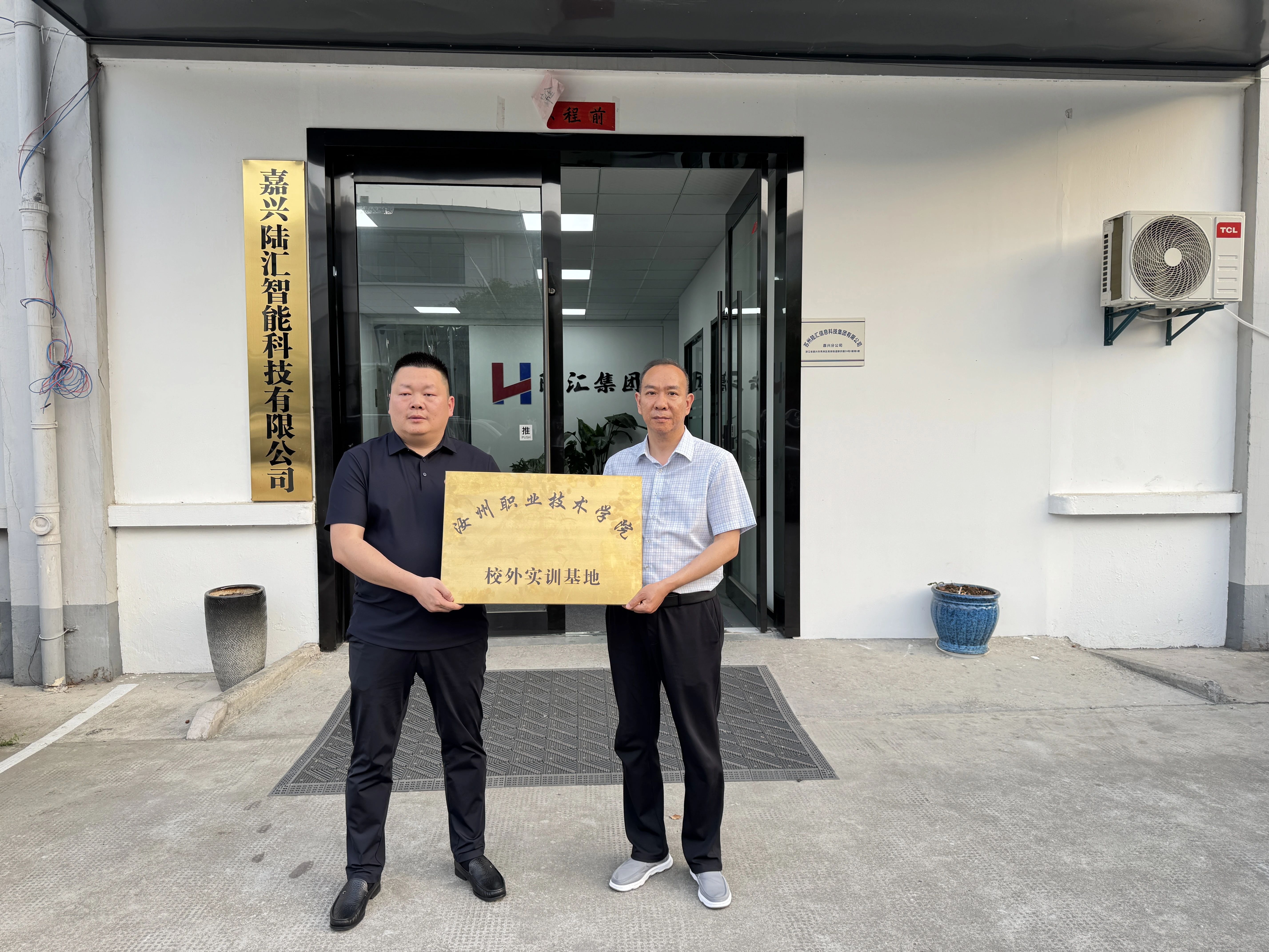 1744815782770727.jpg 1744815782770727.jpg